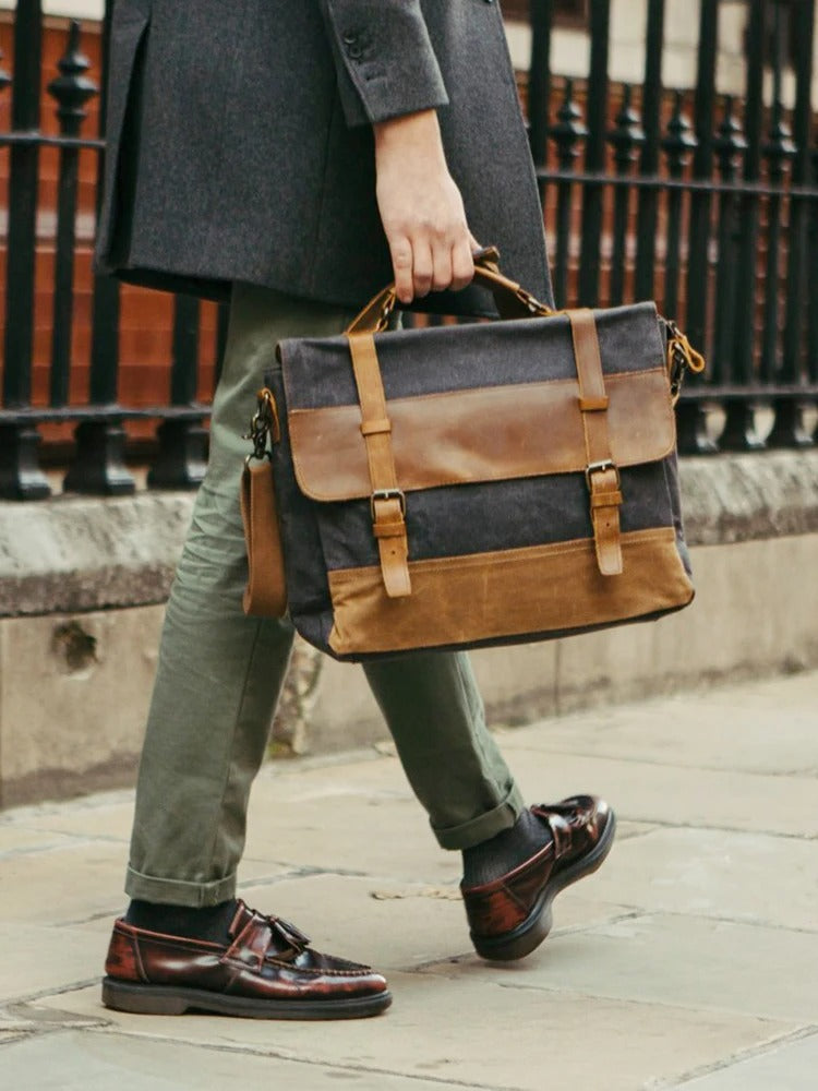Arklen Voyager Messenger – Waxed Canvas & Leather Laptop Bag